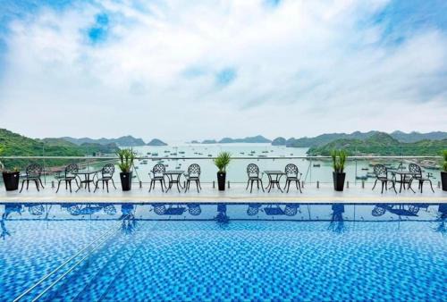 Cat Ba Paradise Hotel - Sky Bar & Massage