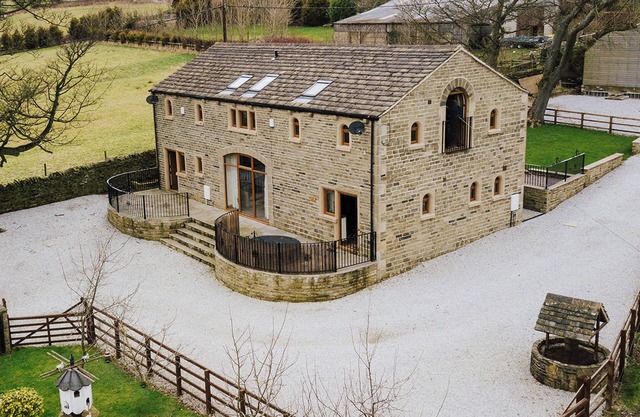 Cedar Barn - UK33352