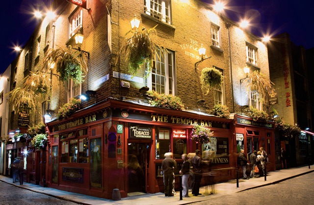 Central 2-Bed Apartment Steps from Temple Bar – Walk to Pubs & Restaurants!