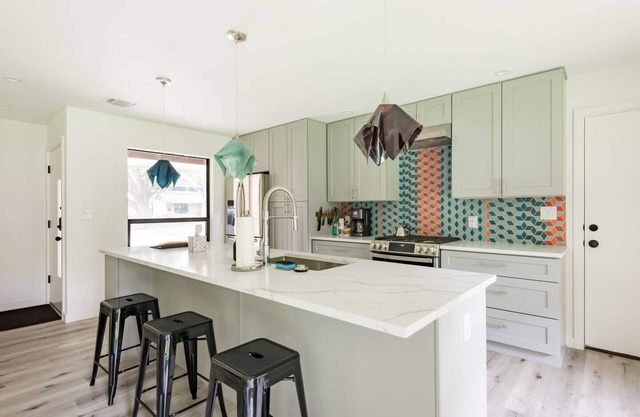 Central ATX Home - Bike, Hike, Eat - 3bd/2ba - NEW