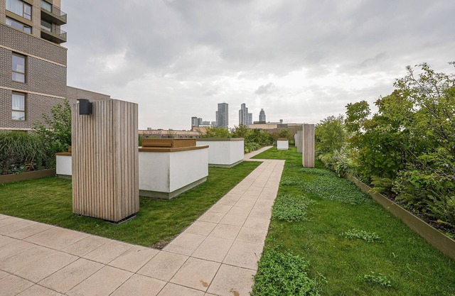 Central London Stay in Vauxhall With Balcony