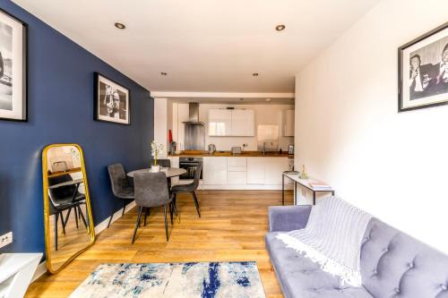Centralised Abbey Yard by Prescott Apartments