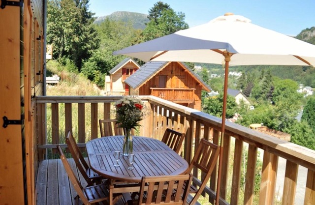 Chalet 4* avec WIFI au Mont-Dore - FR-1-608-31