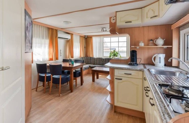 Chalet at the beach with FREE PARKING