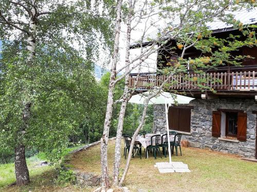 Chalet chaleureux pour 10 personnes avec cheminée et internet, proche des pistes - FR-1-342-224