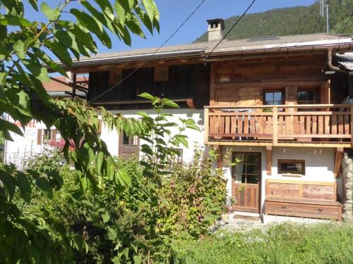 Chalet cosy 3-4 pers, idéalement situé, à 500m des pistes et 100m des commerces - FR-1-342-220