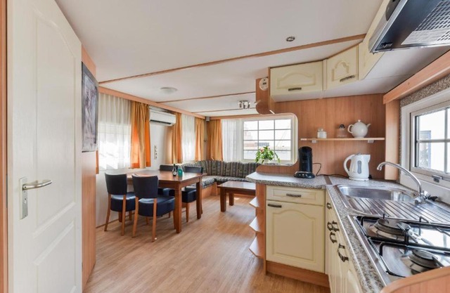 CHALET FOR 2 AT THE BEACH