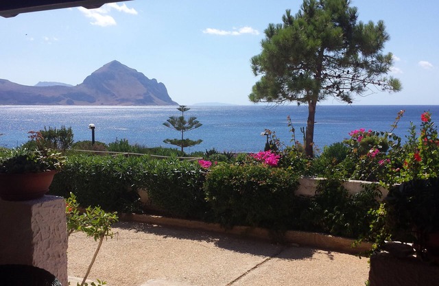Chalet in Makari very close to the sea with wonderful sunsets.
