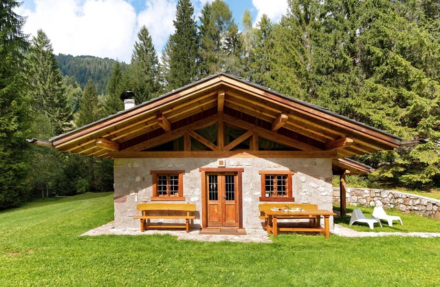 Chalet 'Valon - Alpine Hideaway' with Mountain View and Private Garden