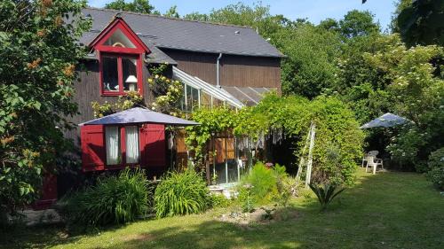 "Chambres d'Hôtes" Bord de Rance Au Rez-de-Jardin de la "Villa Cyrano"