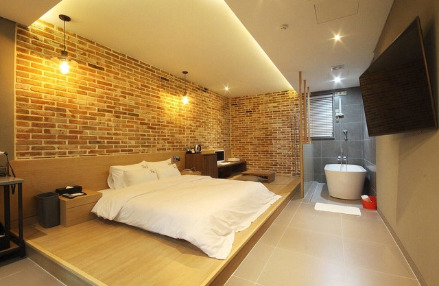 Changwon Jinhae Yongwon Hotel VIN