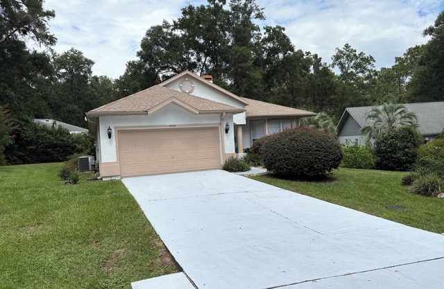 Charming 2-bed/2-bath retreat 5 minutes to Rainbow Springs State Park & KP Hole.