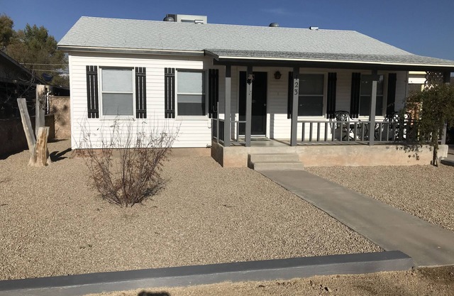 Charming 2 bedroom 1 bath home