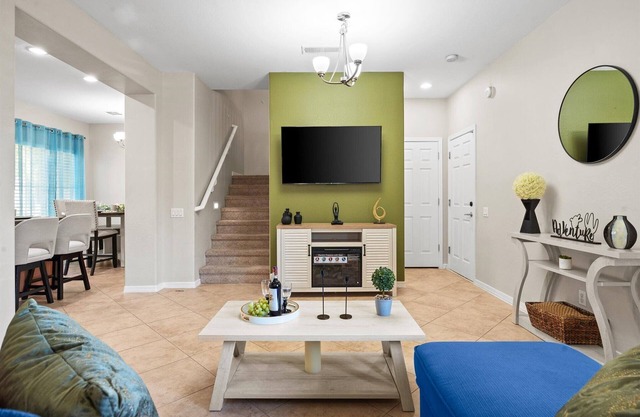 Charming 2 bedroom house with WiFi, A/C in sunny Phoenix