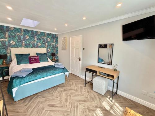 Charming 2 Bedroom Mews Cottage