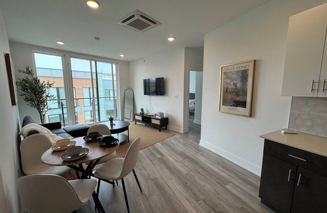 Charming 2-bedroom apartment with WiFi, AC in lovely Philadelphia