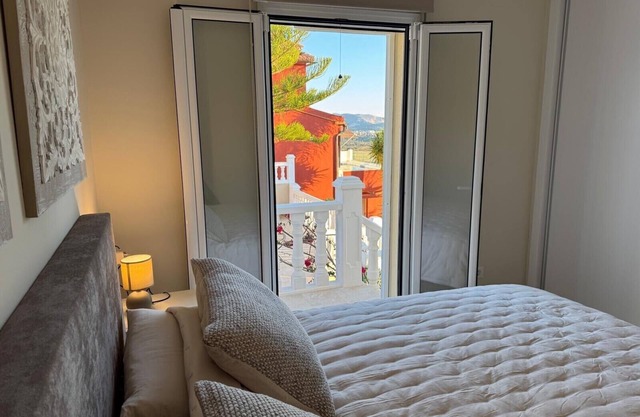 Charming 2-bedroom villa with WiFi, AC in quaint La Sella Pedreguer Spain