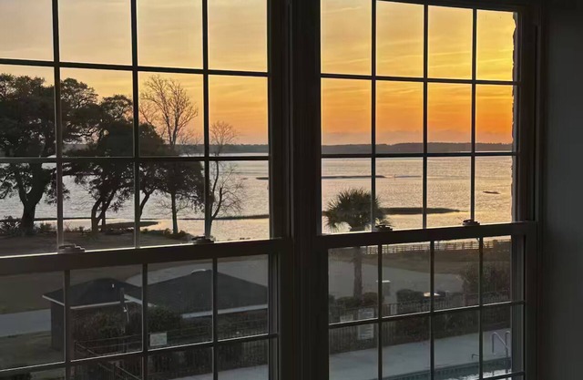 Charming 3-bedroom condo with amazing views in lovely Swansboro