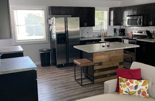 Charming 3-bedroom house with AC and WiFi in delightful Arnolds Park