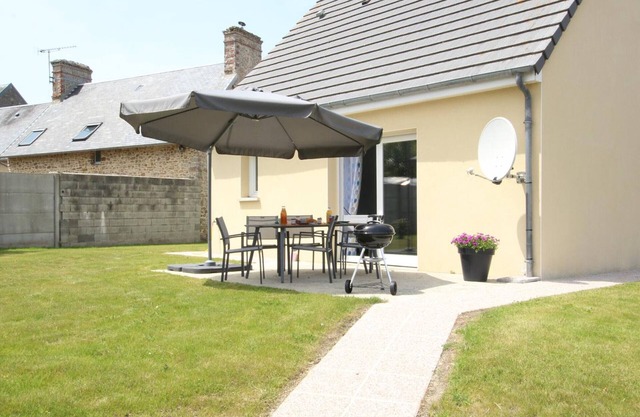 Charming Coastal Cottage: Garden, Bikes, Family-Friendly, Close to Beach & Historic Sites