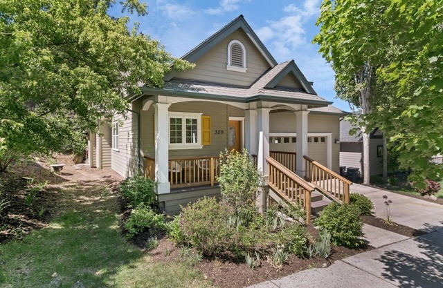 Charming Craftsman short walk Old Mill river path