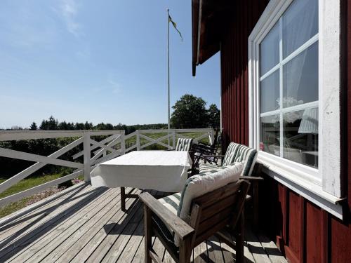 Charming holiday home with views of the landscape and close to Lake Vättern