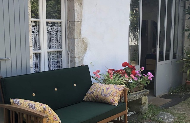 CHARMING HOUSE ILE DE RÉ - in the heart of the village of Loix