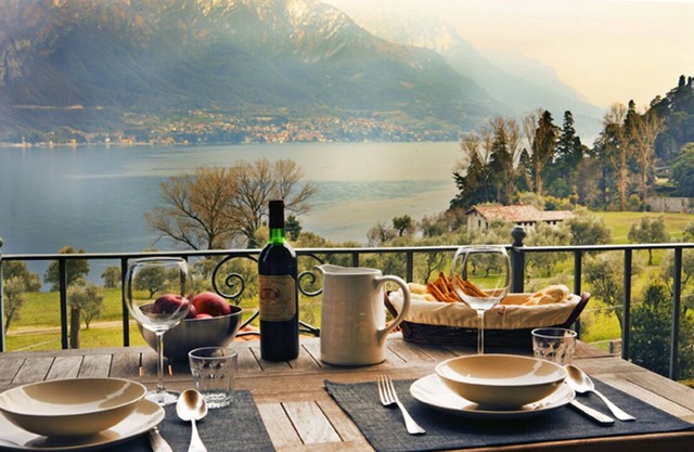 Charming Lake View Apartment with balcony close to the center