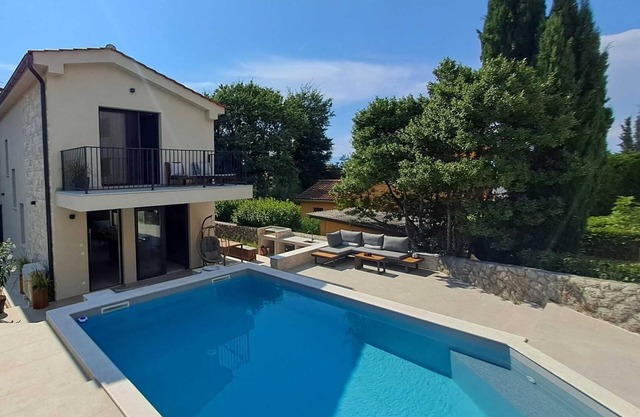 Charming & Modern Villa Bella Maris with Pool