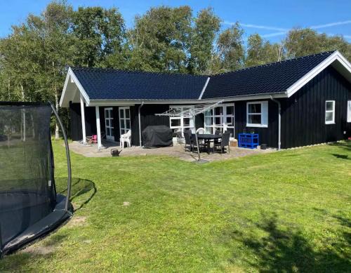 Charming Modern Summer House 4 Min From The Beach