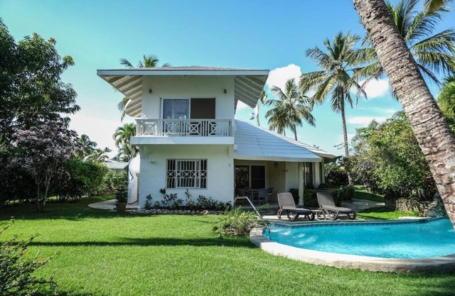 Charming ocean front 3 bd villa