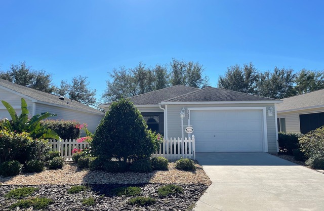 Charming Retreat with Lanai, Patio, BBQ & Prime Location Near Town Squares!