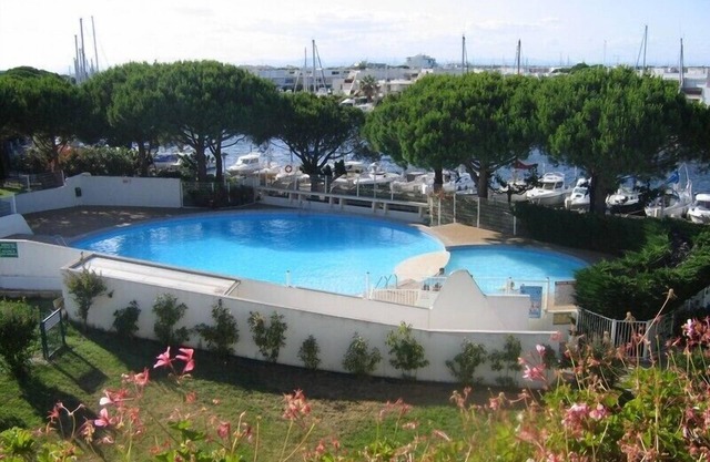 Charming Studio 4 Sleeps in the Port Camargue area, Terrace, with swimming pool and parking,.