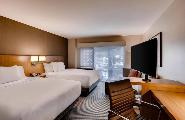 Check Out Peaks of Keystone! 3 Classy Units, Free Shuttle, Breakfast, Parking!