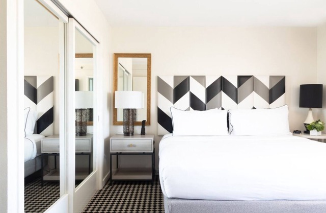 Check West Hollywood, LA! 2 Stunning Suits, Rooftop Heated Pool, Pet-friendly!