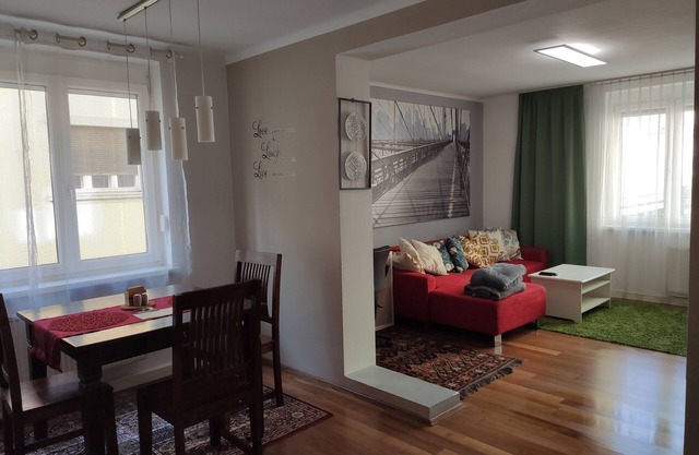 Chic 2-room apartment between train station and city center
