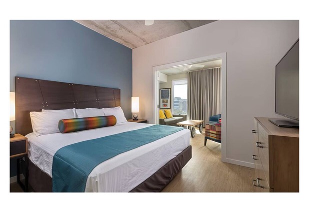 Chic Studio Deluxe Hotel Suite in the Heart of Austin