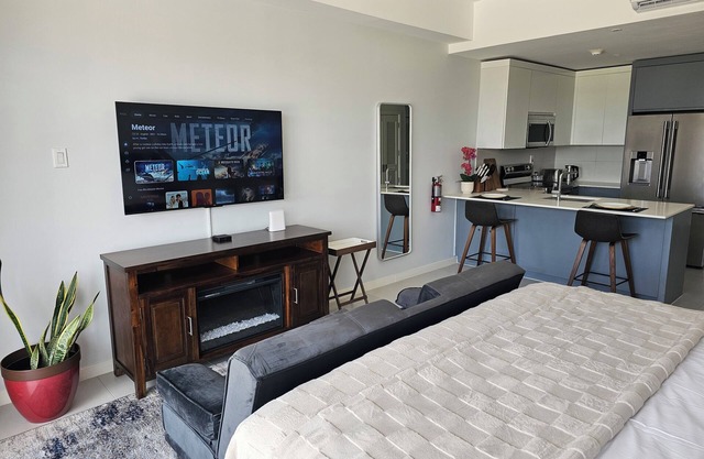 Chic Studio Retreat w/King Bed, Fireplace + Pool