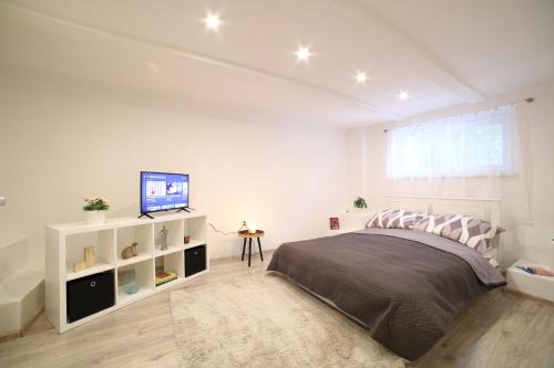 Chill Vibes Netflix, PS5 & Free Parking!