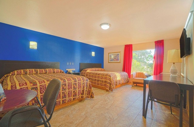 Clean King Room – Convenient Stay Near Mayor Pablo Peña Park & Attractions