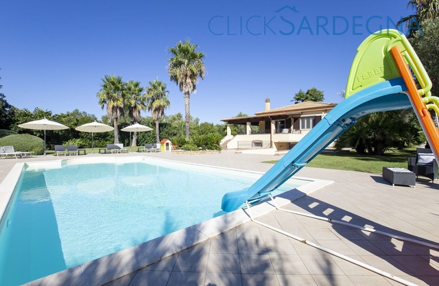 ClickSardegna Villa Paradiso with swimming pool and exclusive tennis court