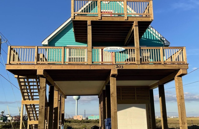 Come and enjoy the beautiful Surfside beach and “heav’n fun” in this cozy home!