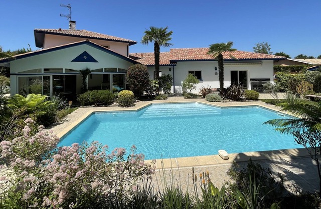 Comfortable cottage in basque villa with large pool