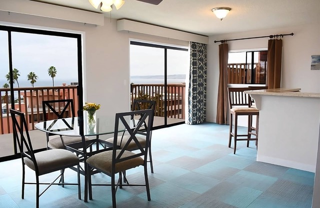 Comfort & Convenience! 3 Great Units! Near Museum of Contemporary Art San Diego