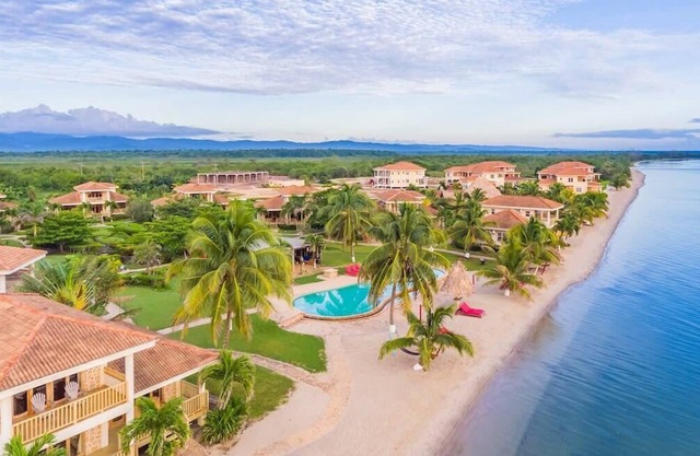 Comfortable 2 Bedroom beach front unit