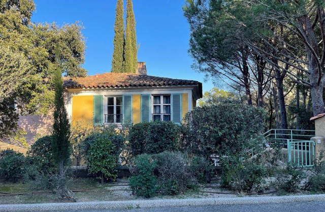 Comfortable 3 bedroom house , large garden Les Restanques, Grimaud, St Tropez