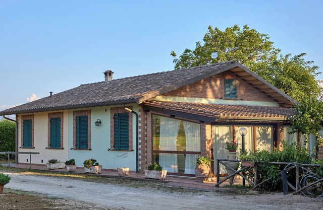 Comfortable annex for 4 people with two double bedrooms, kitchen and living room