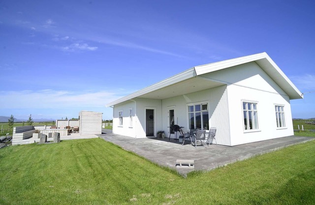 Comfortable cottage in South Iceland with Hot-Tub for max. 5 people
