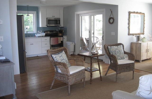 Comfortable home and separate cottage walking distance to the water