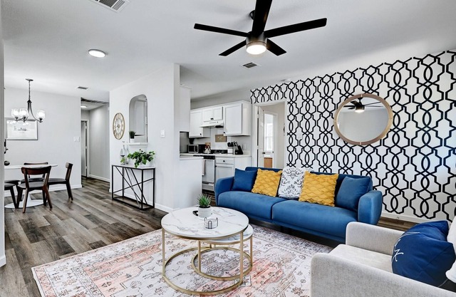 Comfy & Classy Boutique Home *Long Term Discounts*
